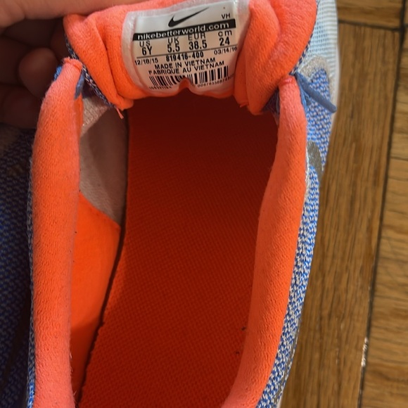 Nike shoes - Picture 5 of 5